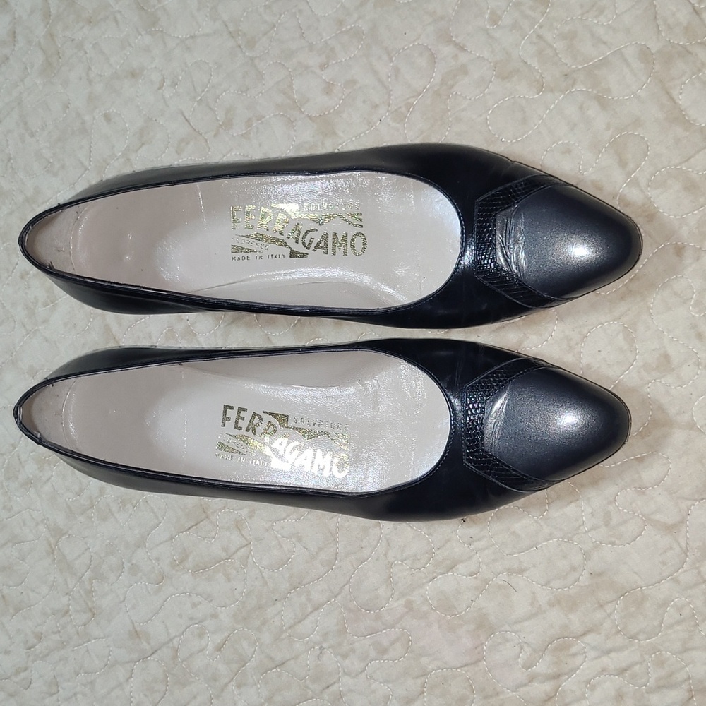 Salvatore Ferragamo Vintage Low Heel Pumps Size 7 B